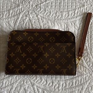 Louis Vuitton Orsay Monogram Clutch Excellent Condition